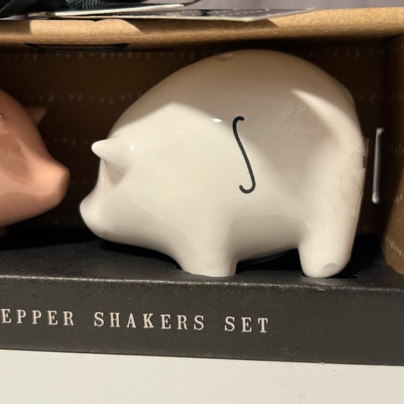 New Rae Dunn salt & pepper shakers - Picture 4 of 7